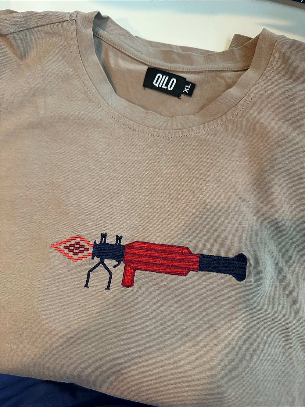 QILO Men's Tan Short-Sleeve Graphic Tee